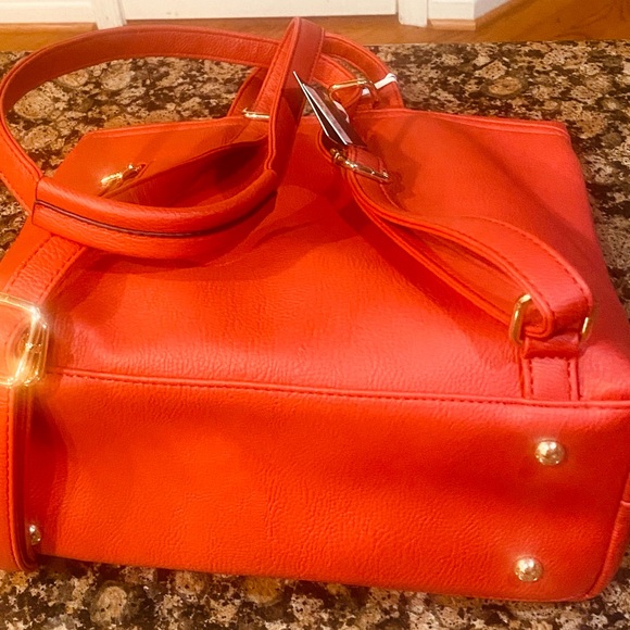 Gorgeous LA TERRE VEGAN BACKPACK BAG. - Picture 5 of 9